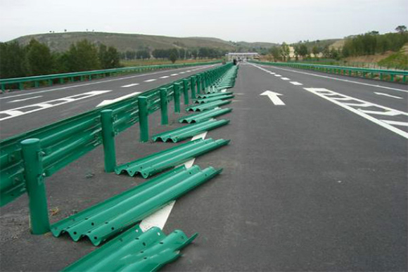 亳州波形护栏的维护与管理确保道路安全的关键步骤
