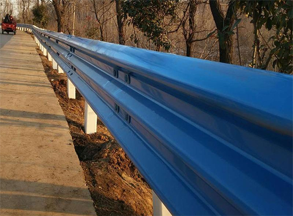 亳州公路波形护栏板的优点